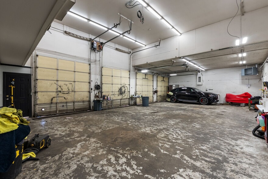 More Photos Of 845 W Moreno Ave, Colorado Springs Warehouse For Sale