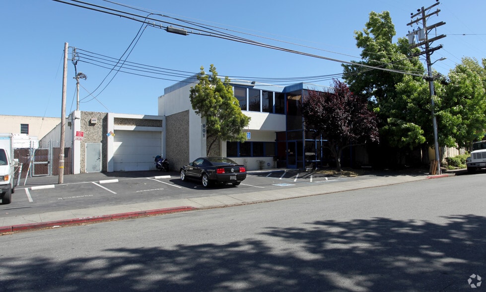 More Photos Of 601 Taylor Way, San Carlos Warehouse For Lease