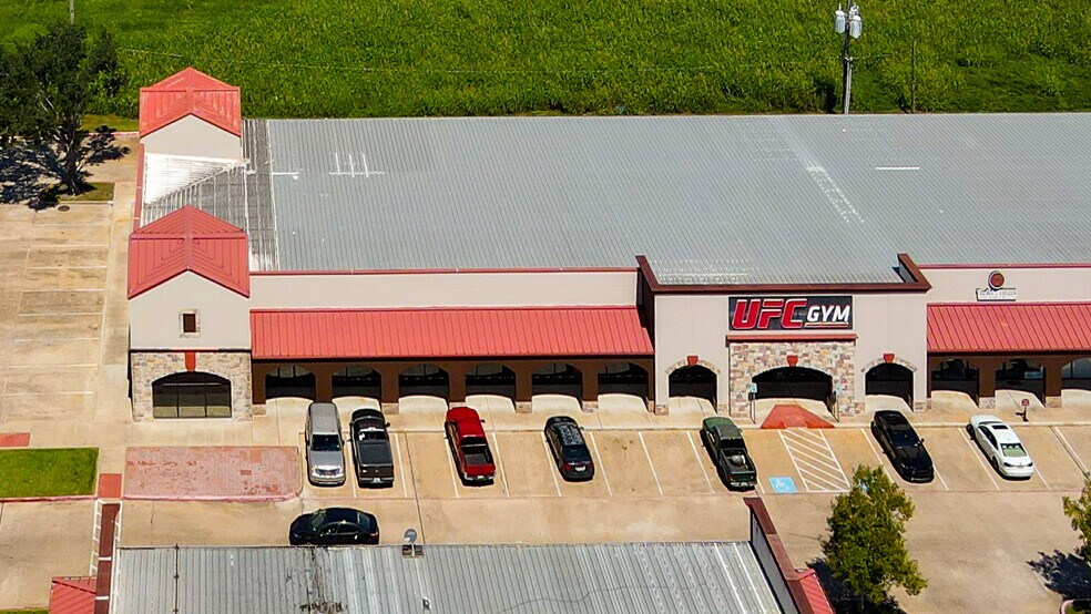 More Photos Of 8201-8209 Broadway St, Pearland Unknown For Lease