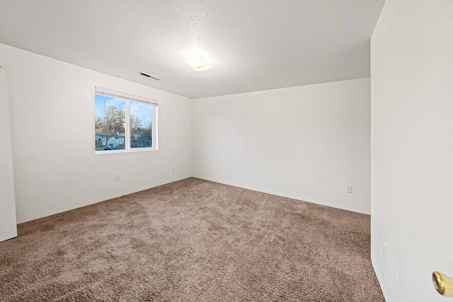 More Photos Of 516 J St, Medford Multifamily For Sale