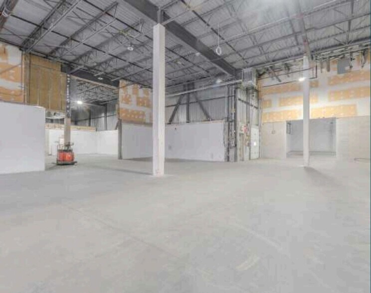 More Photos Of 9175-9225 Boul Langelier, Montréal Warehouse For Lease