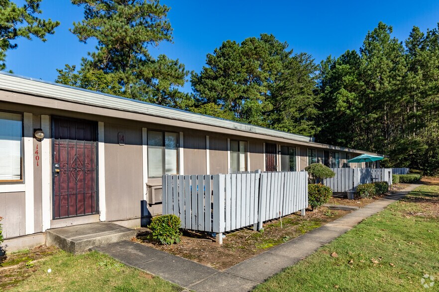 More Photos Of 1624 Norman Dr, Atlanta Apartments For Sale