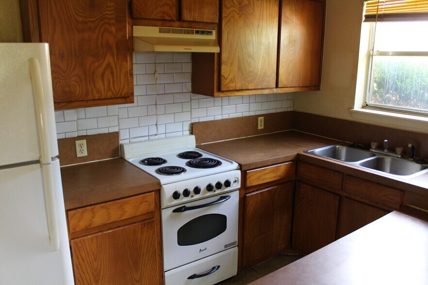More Photos Of 200 N Jefferson St, Abilene Apartments For Sale