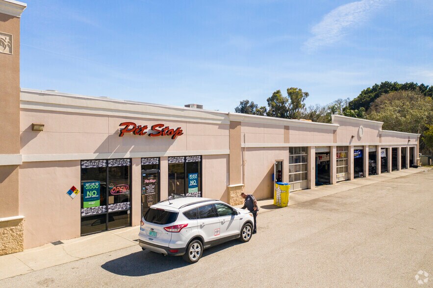 More Photos Of 4400 Bee Ridge Rd, Sarasota Unknown For Lease