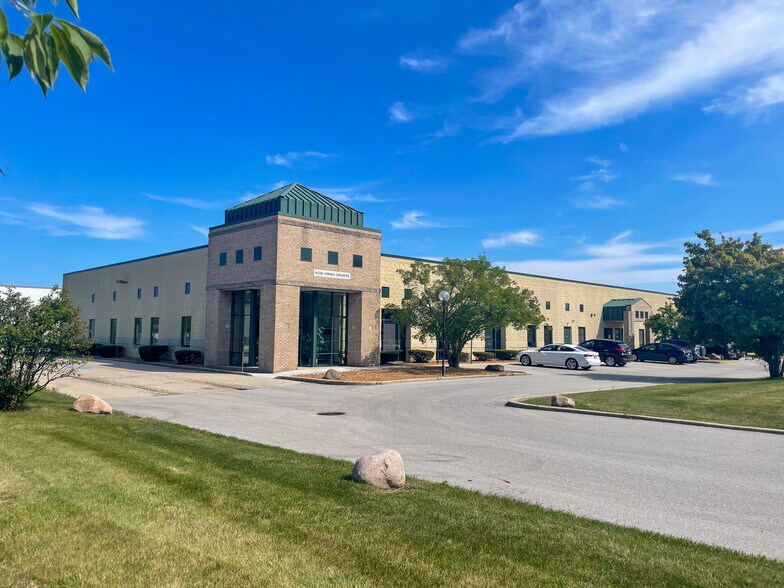 More Photos Of 8316-8350 N Steven Rd, Milwaukee Flex For Sale