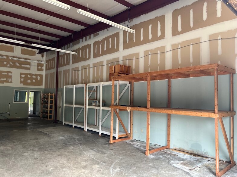 More Photos Of 6074 Business Park Dr, Columbus Light Distribution For Lease