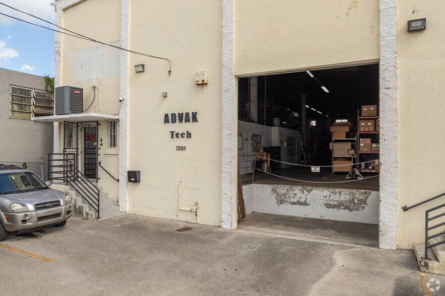 More Photos Of 9869 NW 79th Ave, Medley Warehouse For Lease