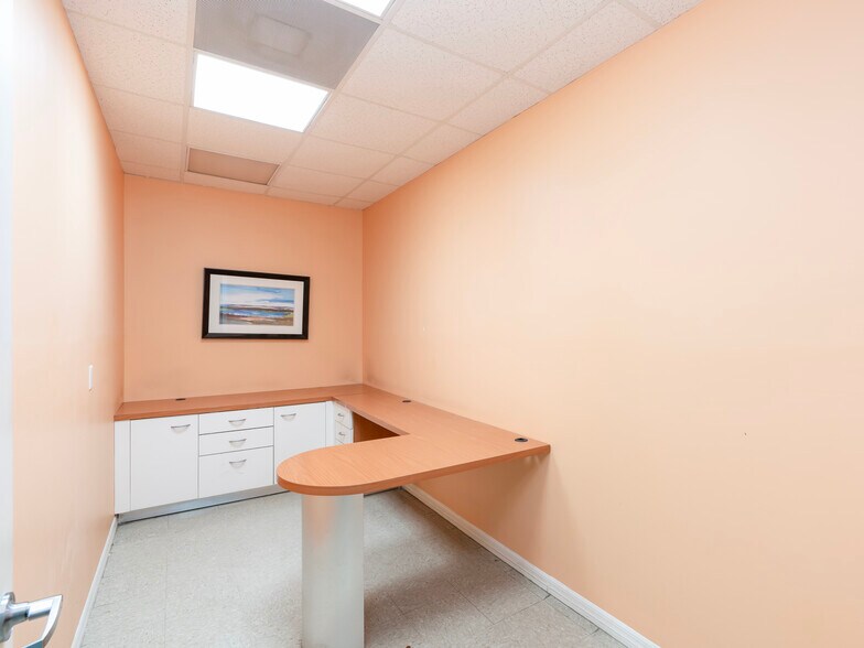 More Photos Of 2500 Douglas Rd, Coral Gables Medical For Lease