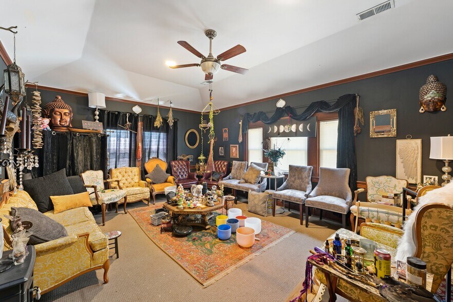 More Photos Of 35 East Ave, Burrillville Freestanding For Lease