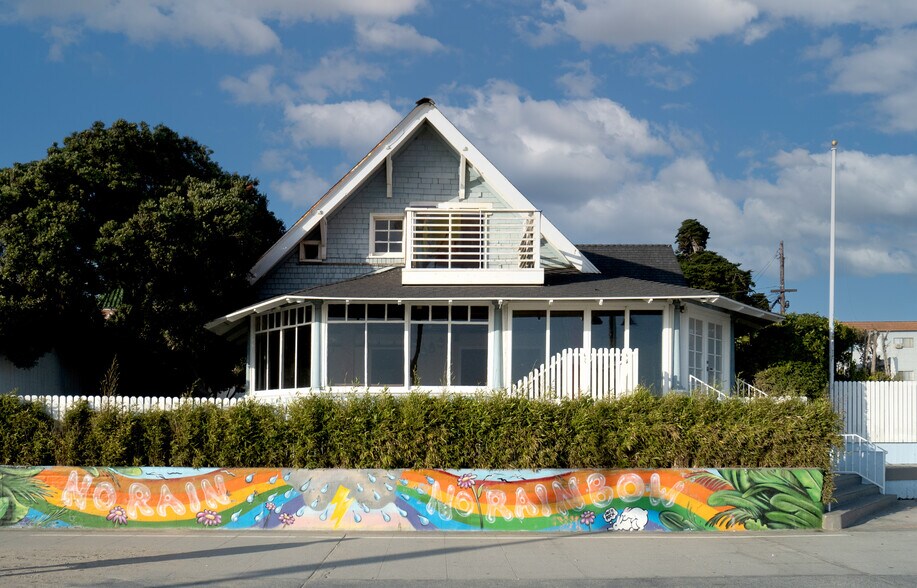 More Photos Of 523 Ocean Front Walk, Venice Storefront Retail Office For Lease