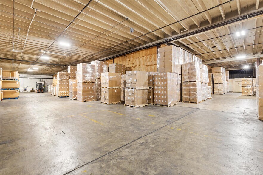 More Photos Of 1103 Thomas Ave, Leesburg Warehouse For Lease