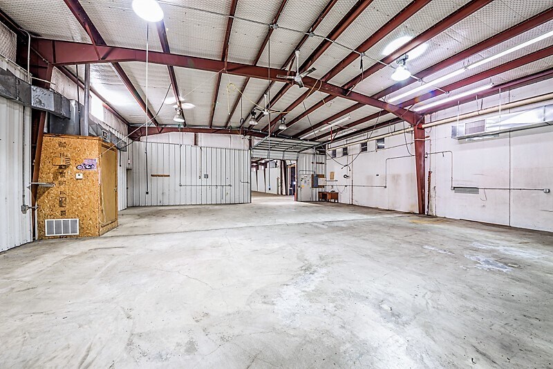 More Photos Of 730 E Eseco Rd, Cushing Warehouse For Sale