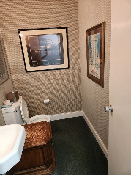 More Photos Of 605 N Queen St, Kinston Office For Lease