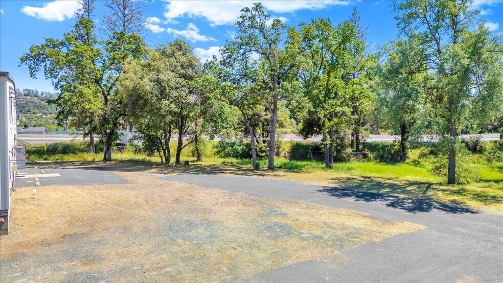 More Photos Of 20833 Mechanical Dr, Sonora Warehouse For Sale