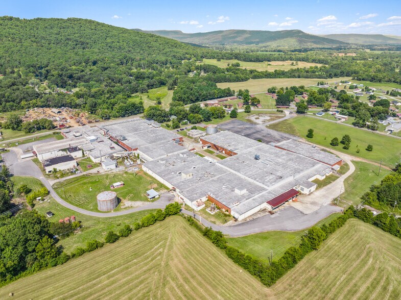 More Photos Of 715 E 2nd St, Stevenson Warehouse For Sale