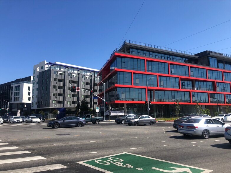 More Photos Of 8885 Venice Blvd, Los Angeles Light Distribution For Lease