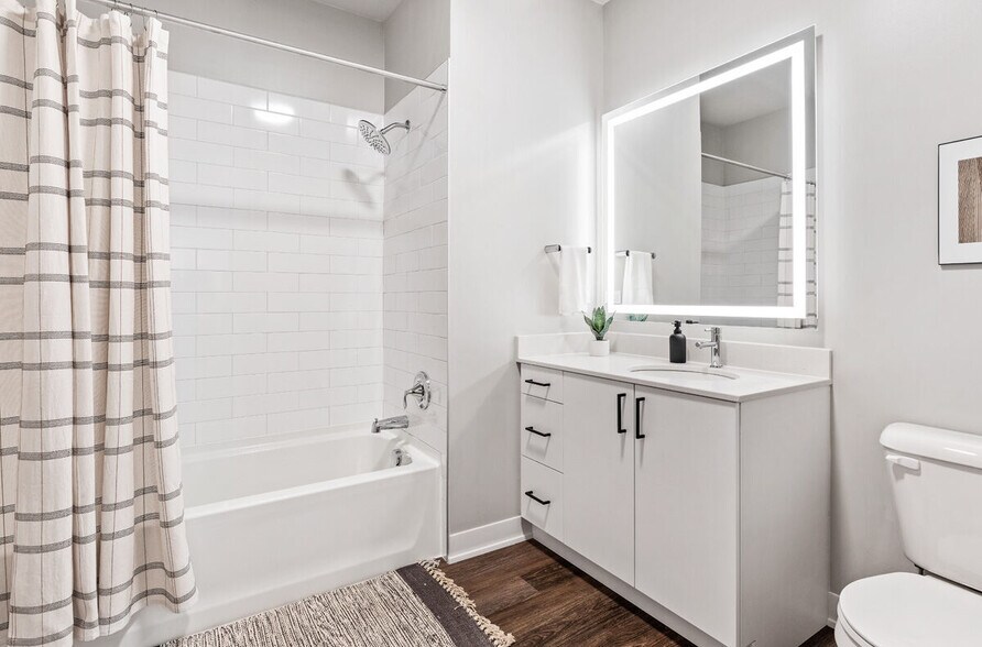 More Photos Of 7215 N District Ave, Lincolnwood Apartments For Lease