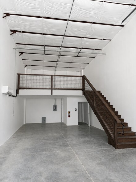 More Photos Of 419 Veterans Blvd., Auburn Specialty For Lease