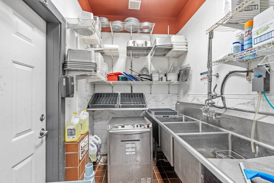 More Photos Of 925 10th St, Port Royal Restaurant For Sale
