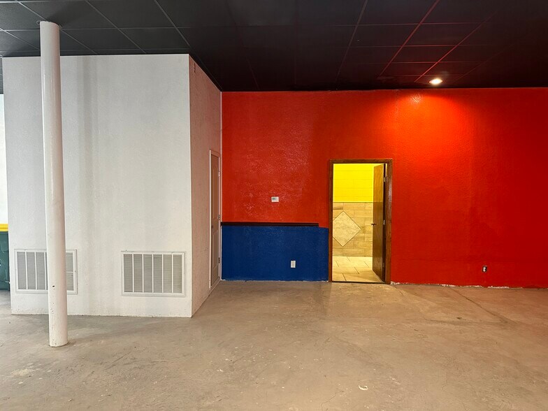 More Photos Of 138 Live Oak St, Marlin Storefront Retail Office For Sale