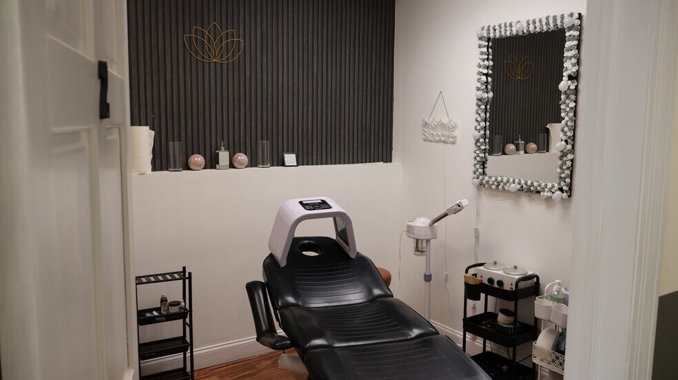 More Photos Of 626-636 E Ogden Ave, Naperville Unknown For Lease