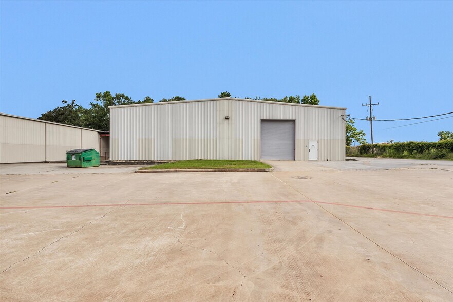 More Photos Of 1207 N Fm 3083 Rd, Conroe Distribution For Lease