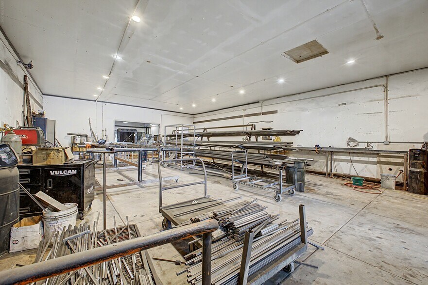 More Photos Of 6819 N 55th Dr, Glendale Warehouse For Lease