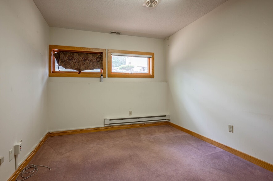 More Photos Of 74 Northeastern Blvd, Nashua Medical For Sale