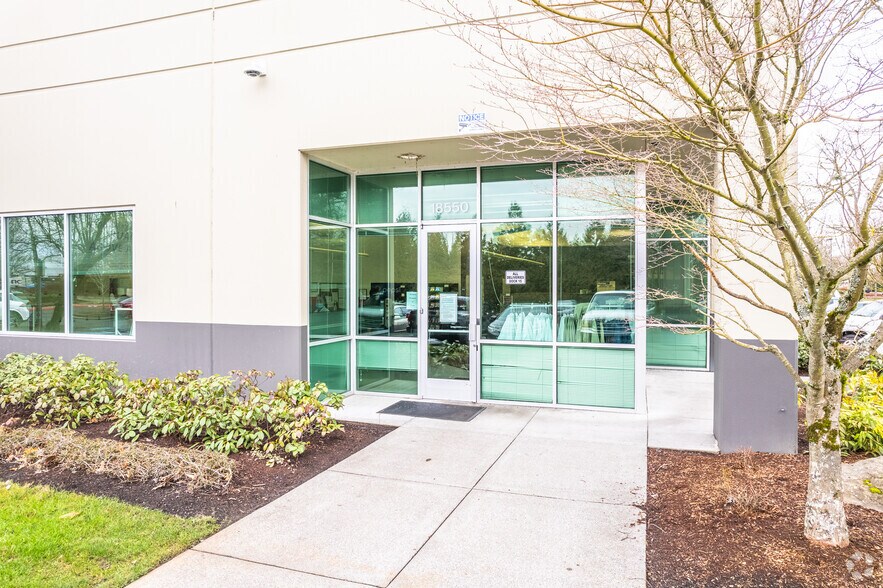 More Photos Of 18550-18870 NE Riverside Pky, Portland Warehouse For Lease