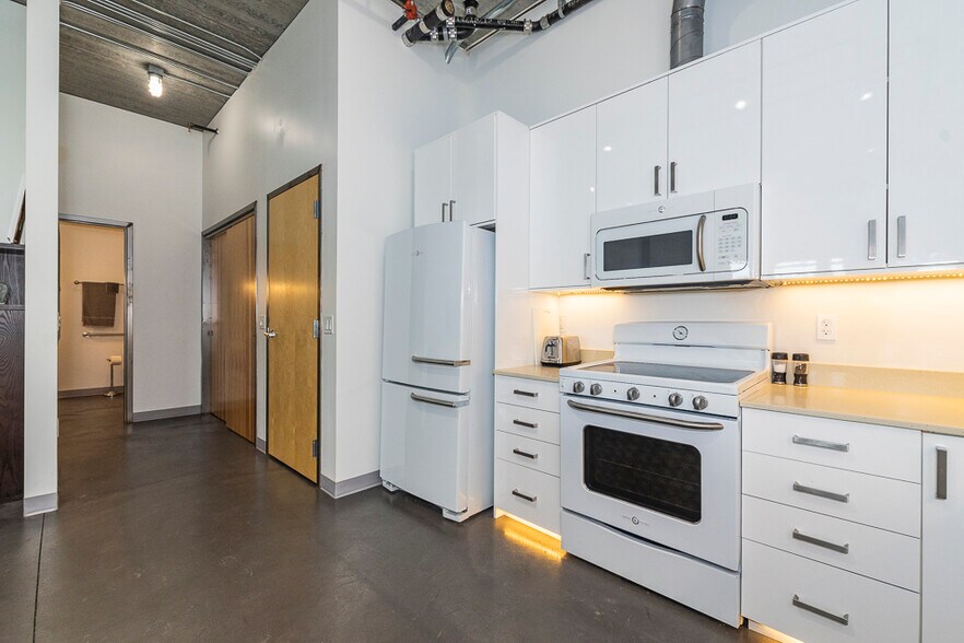 More Photos Of 500 E Butler Ct, Kalamazoo Office Residential For Sale