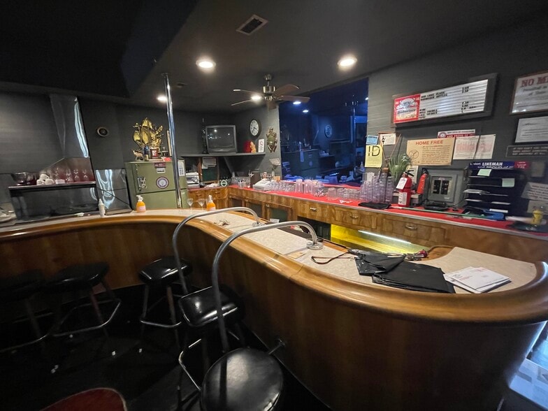 More Photos Of 725 Shipping St NE, Salem Lodge Meeting Hall For Sale