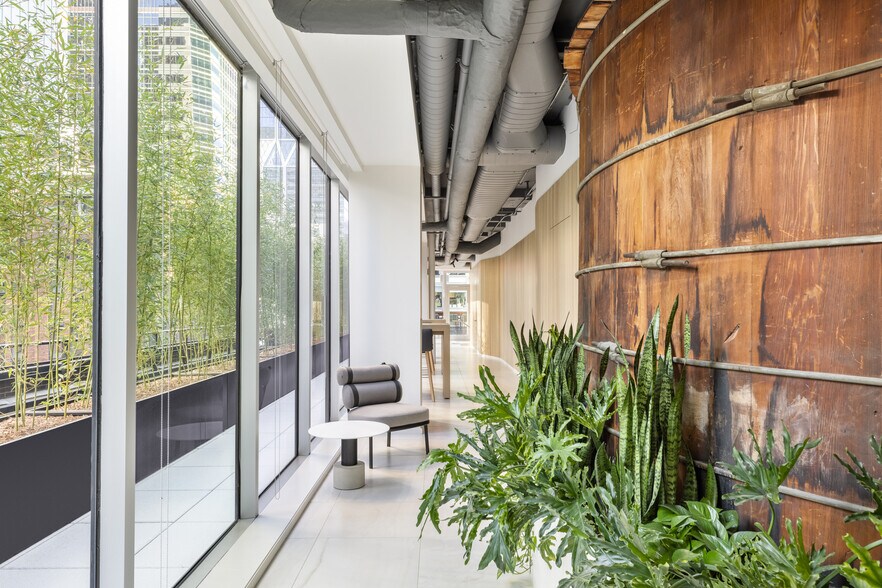 More Photos Of 540 Madison Ave, New York Office For Lease