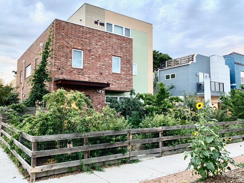 Primary Photo Of 3288 Arapahoe St, Denver Apartments For Sale