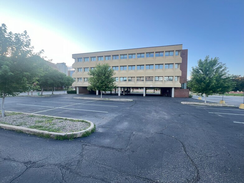 More Photos Of 300 3rd Ave SE, Rochester Coworking Space