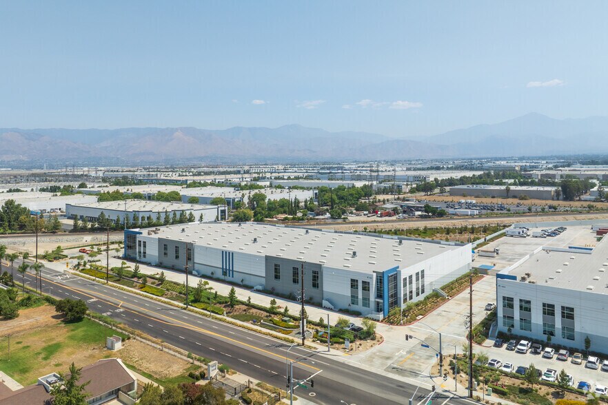 More Photos Of 1861 Mountain View, Redlands Distribution For Lease