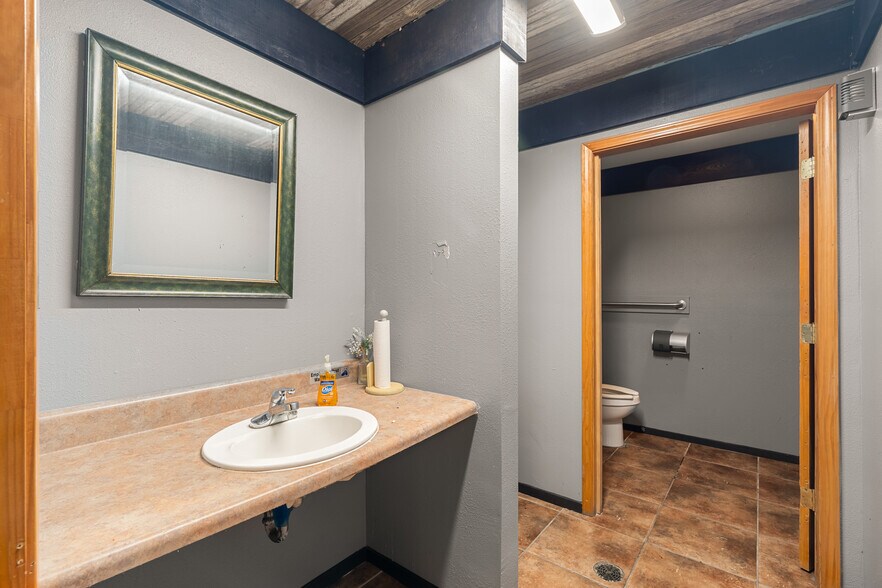 More Photos Of 5006 Morris St, Moss Point Restaurant For Sale