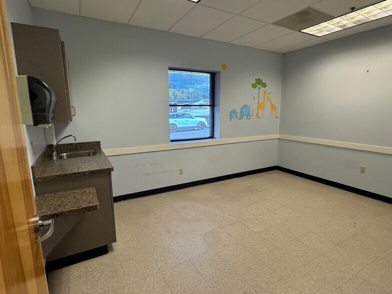More Photos Of 1 Johnson Rd, Latham Unknown For Lease