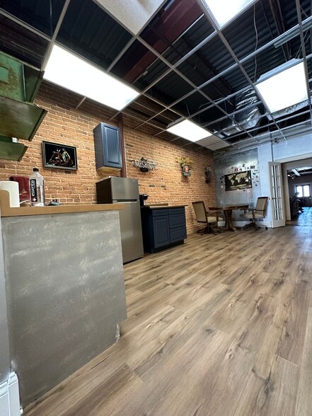 More Photos Of 215 N Washington St, Green Bay Loft Creative Space For Sale