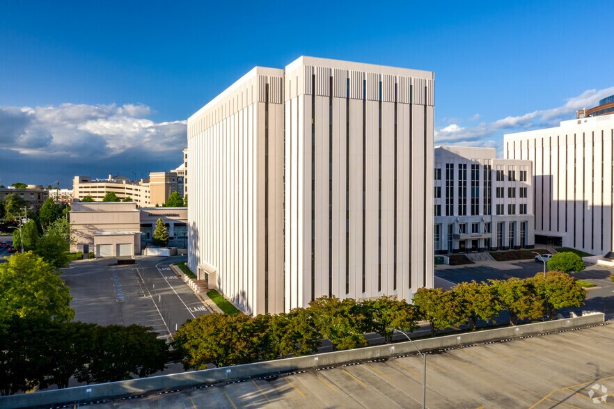More Photos Of 5950 fairview Rd, Charlotte Office For Lease
