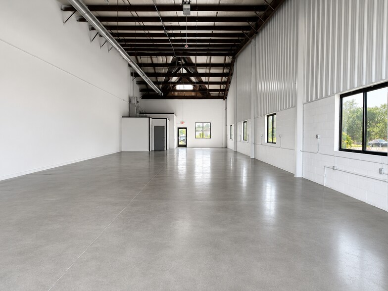 More Photos Of 10971-10999 Hi Tech Dr, Whitmore Lake Warehouse For Lease