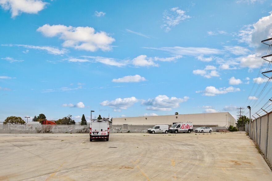 More Photos Of 2602 Halladay St, Santa Ana Warehouse For Sale