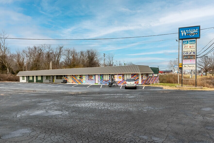 More Photos Of 828 E Main St, Carbondale General Retail For Sale