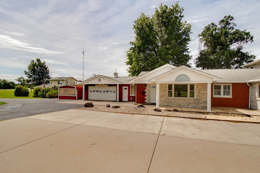 More Photos Of 27161 State Highway 3, Godfrey General Retail For Lease