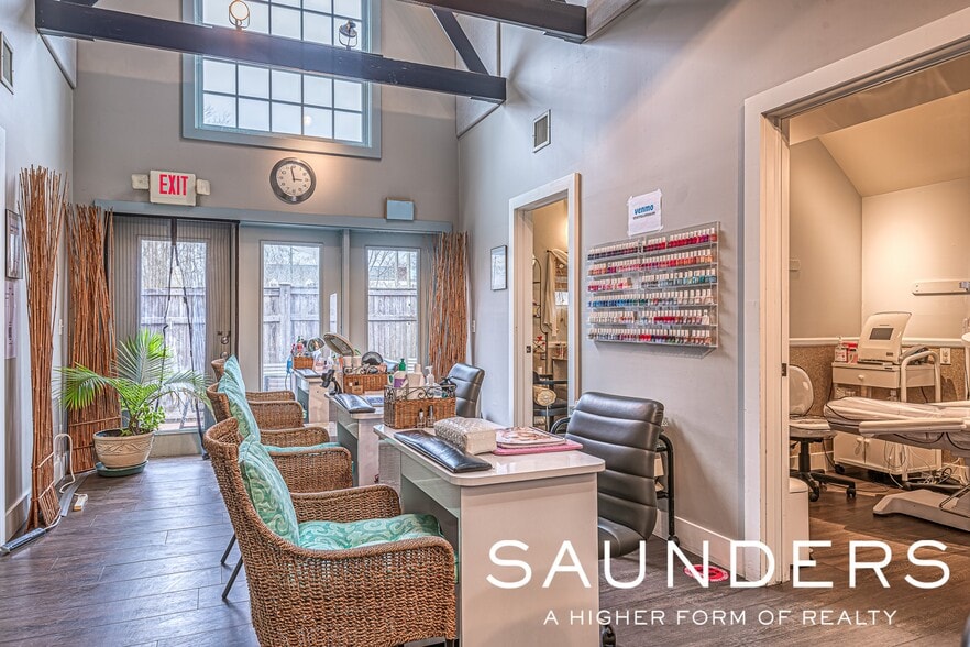 More Photos Of 19 Corwith Ave, Bridgehampton Storefront For Sale