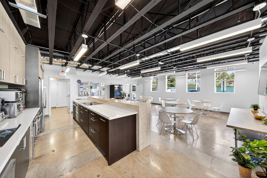 More Photos Of 7630 Biscayne Blvd, Miami Office For Lease