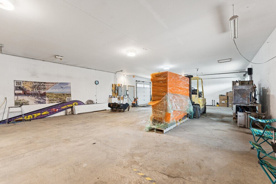 More Photos Of 630 W Elkhorn St, Arlington Freestanding For Sale