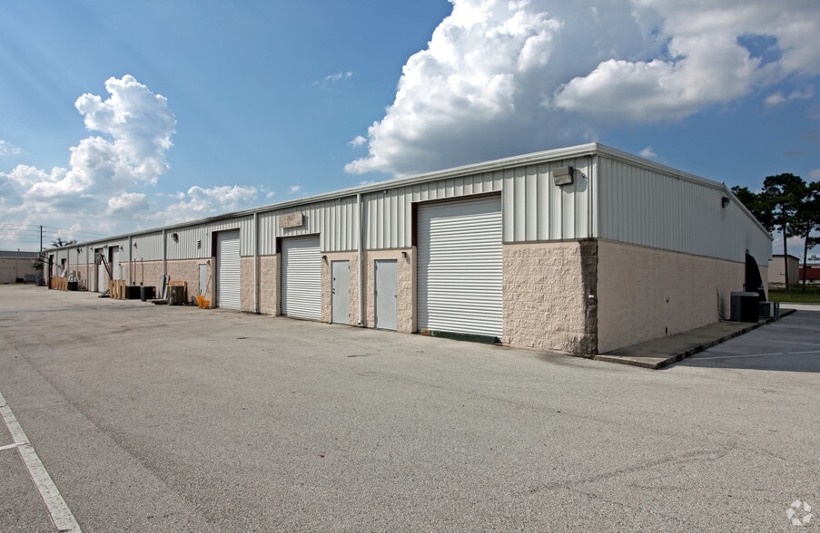 More Photos Of 11609 S Orange Blossom Trl, Orlando Flex For Lease