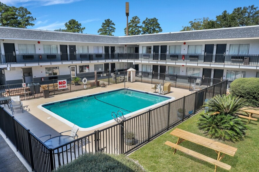 More Photos Of 4071 US 17, Richmond Hill Hotel For Sale