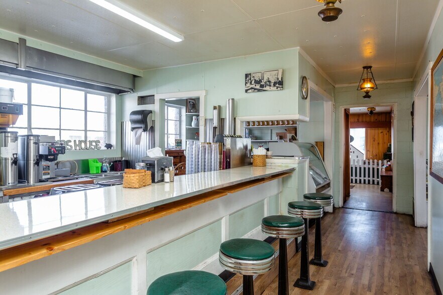 More Photos Of 222 Main St, Dayton Freestanding For Sale