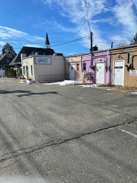 More Photos Of 187-191 Broadway, Amityville Storefront For Lease